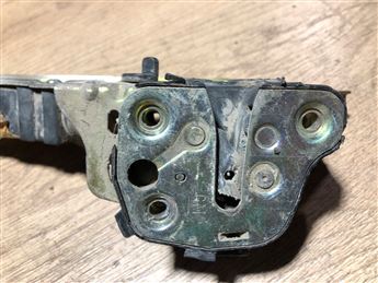 Opel Corsa B Sağ Arka Kapı Kilidi (Orjinal)