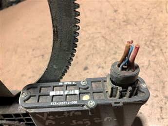 Opel Vectra A 1988-95 Sağ Ön Kapı Cam Krikosu 90356118-2 (4)