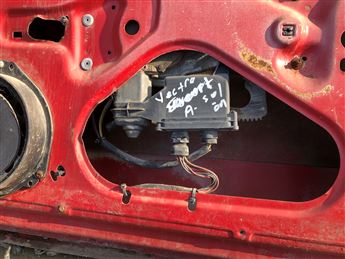 Opel Vectra A Sağ Ön Kapı Cam Krikosu (Elektrikli)