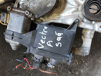 Opel Vectra A Sağ Ön Kapı Cam Krikosu