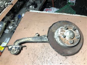 Opel Vectra B Arka Sağ Taşıyıcı