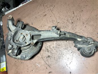 Opel Vectra B Arka Sağ Taşıyıcı