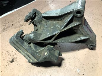 Opel Vectra B Motor Kulağı Takozu Braketi 90496532