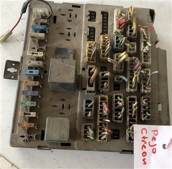 Peugeot 106 205 405 1990 Sigorta Kutusu