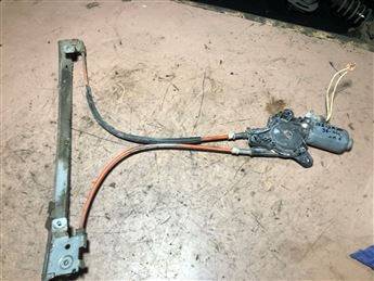 Peugeot 106 Saxo 1996-2004 (Üç Kapı) Sağ Ön Kapı Cam Krikosu