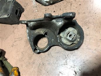 Peugeot 205 Xu 1.6-1.9 Arka Motor Takozu