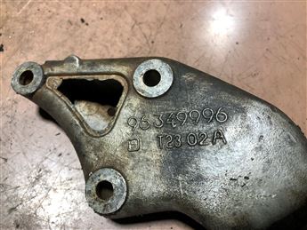 Peugeot 206 207 C3 1.4-1.6 8V Sağ Motor Kulağı Braketi 96349996