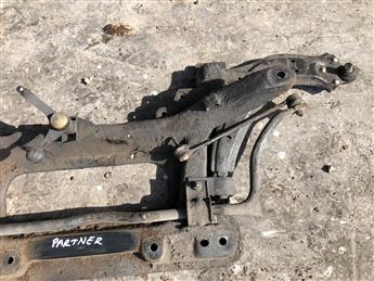 Peugeot Partner Berlingo Xsara 1.9D 1996-08 Motor Beşiği Travers