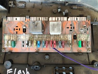 Renault 11 Flash Sigorta Kutusu Tablası