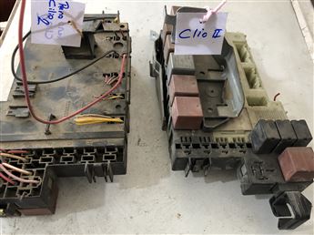 Renault 12 Toros Sigorta Panosu Kutusu (göğüslükte