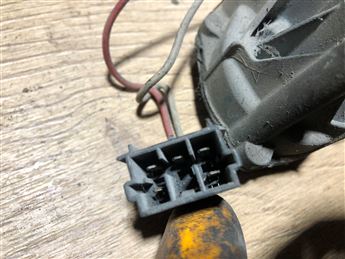 Renault 21 Ön Cam Silecek Motoru (2)