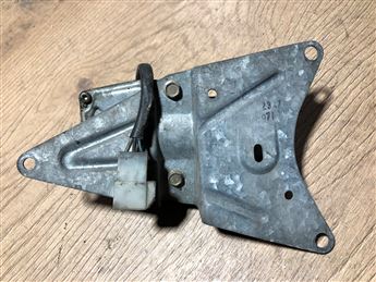 Renault Clio I 1990-1998 Arka Cam Silecek Motoru (2)