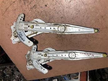 Renault Kangoo Sağ Ön Manuel Cam Krikosu (2)