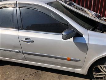 Renault Laguna II 2001-2007 Sağ Ön Kapı Döşemesi