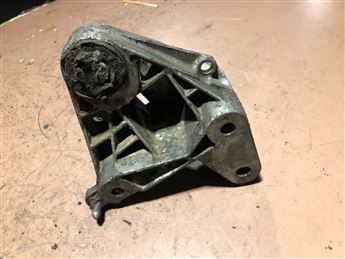 Renault Megane 1 2.0 8V Sağ Motor Kulağı (7700840950)