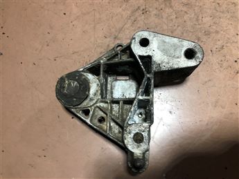 Renault Megane 1 2.0 8V Sağ Motor Kulağı (7700840950)