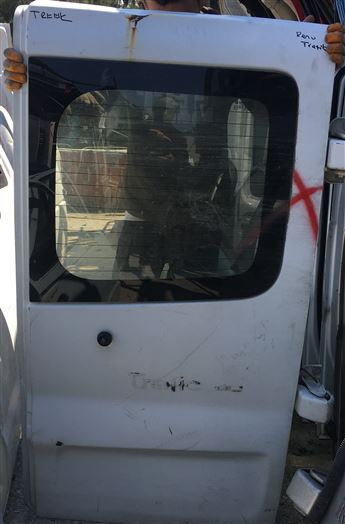 Renault Trafic (Sağ Kanat) Arka Cam Silecek Motoru