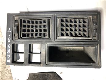 Skoda Favorit Orta Havalandırma Izgarası