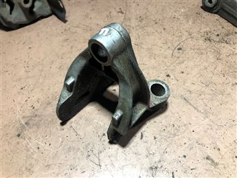 Skoda Favorit Şanzıman Takozu Bağlantı Braketi