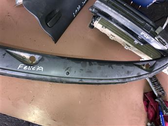 Skoda Felicia Ön Cam Izgarası fiyatı