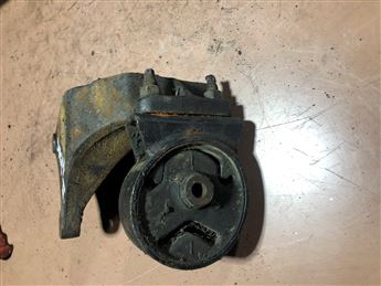 Suzuki Swift 1990-2000 Şanzıman Takozu Braketi