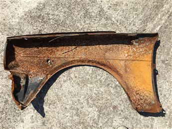 Tofaş 131 Şahin Sağ Ön Çamurluk