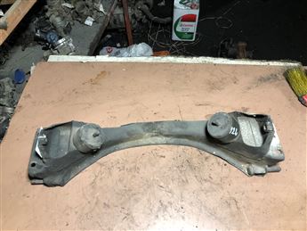 Tofaş Murat 124 Motor Beşiği Alt Travers