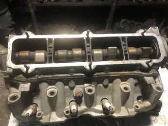 Tofaş SLX Çıkma Eksantrik Mili ve Eksantrik Muhafazası