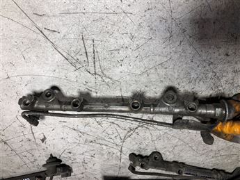 Toyota Carina Corona 2.0 Enjektör Rampası Kütüğü (3)