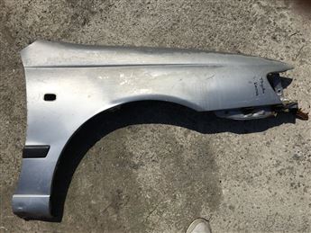 Toyota Carina Sağ Ön Çamurluk