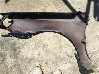 Toyota Carina Sağ Ön Çamurluk