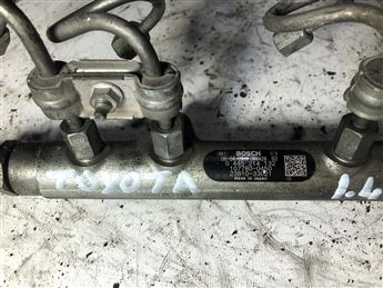 Toyota Corolla Auris Yaris 1.4D Enjektör Kütüğü (0445214132)