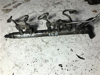 Toyota Corolla Auris Yaris 1.4D Enjektör Kütüğü (0445214132)