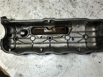 Toyota Corona Karbüratörlü Külbütör Kapağı