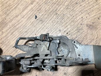 Toyota Cressida Sağ Arka Kapı Kilidi