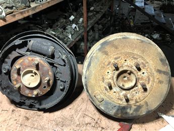 Toyota Hiace Arka Sağ Sol Aks Taşıyıcı Kampana Fren Tablası