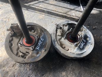 Toyota Hiace Arka Sağ Sol Aks Taşıyıcı Kampana Fren Tablası