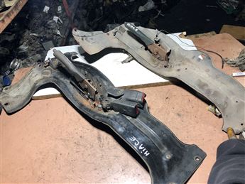 Toyota Hiace El Freni Kolu Bağlantı Sacı