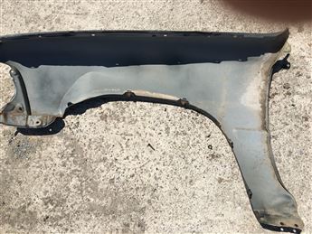 Toyota Hilüx Sağ Ön Çamurluk