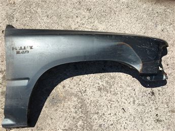 Toyota Hilüx Sağ Ön Çamurluk