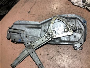 Volvo 850 Sol Arka Kapı Cam Krikosu (3)